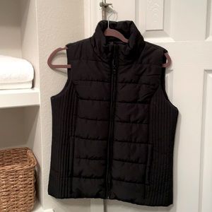 NY&C black puffer vest